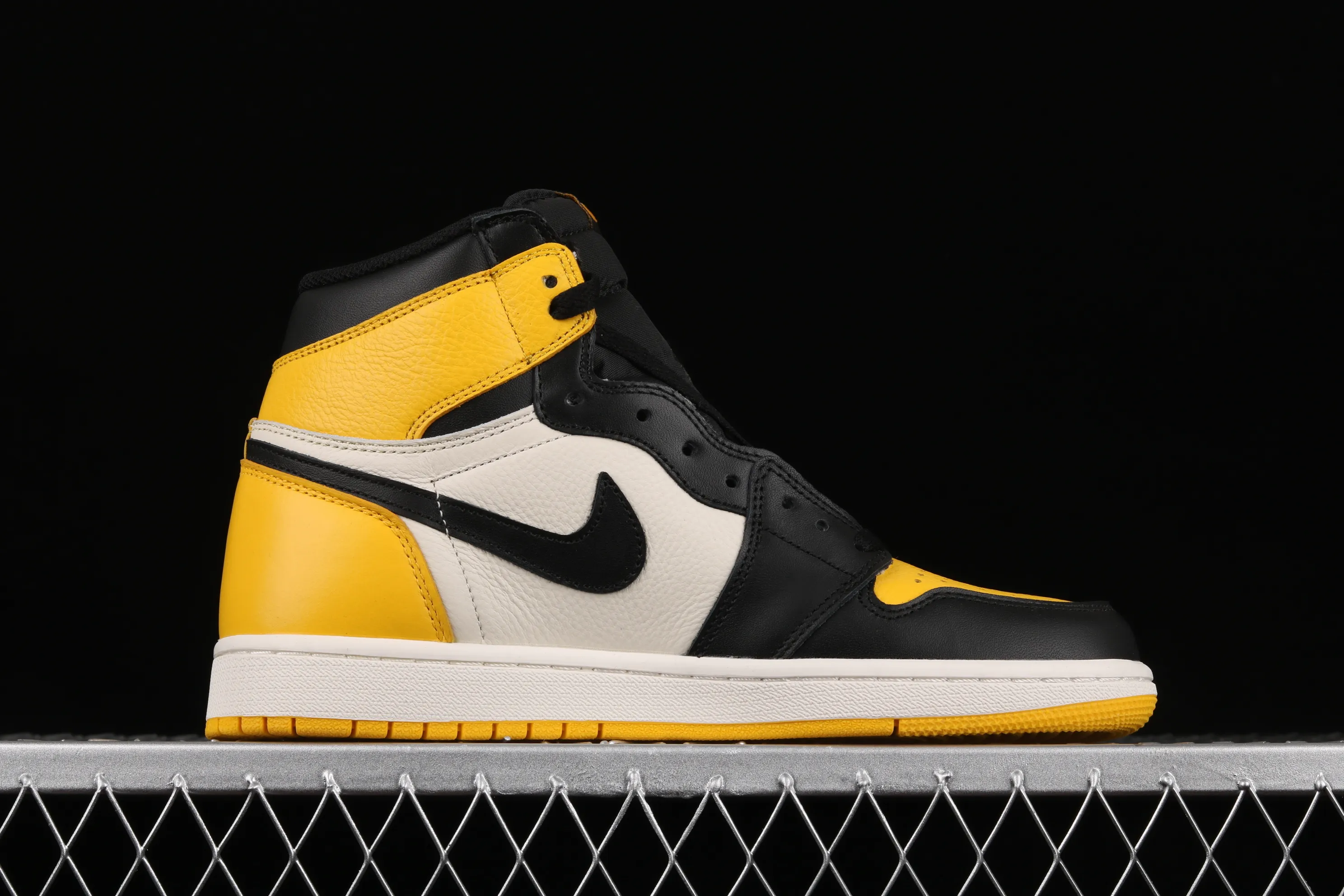 All categories Air Jordan Jordan series basketball shoes Air Jordan 1 High Air Jordan 1 Retro High OG "Yellow Toe" AJ1 Joe 1 new black and yellow toe AR1020-700